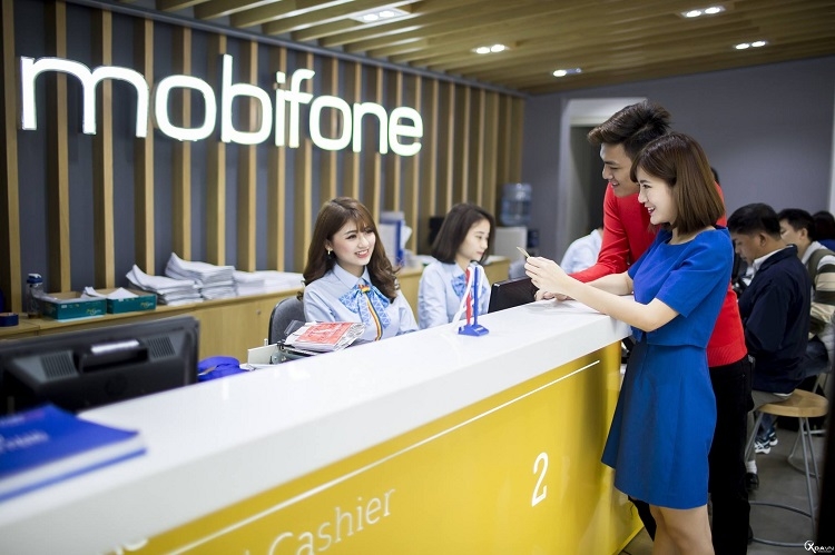Đến cửa hàng MobiFone để tra cứu