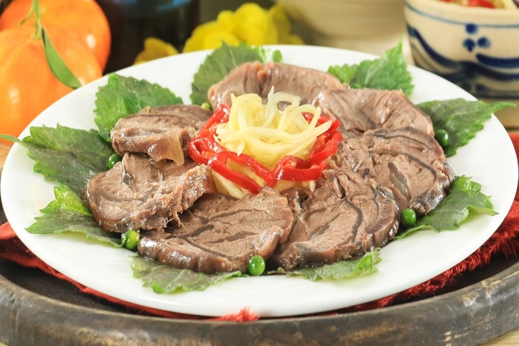 Cách luộc bắp bò ngon, ngọt thịt chấm cùng nước chấm mắm gừng chuẩn vị, đậm đà - Hình 1