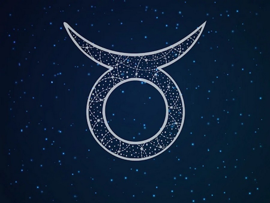 sao thổ nghịch hành hình 8