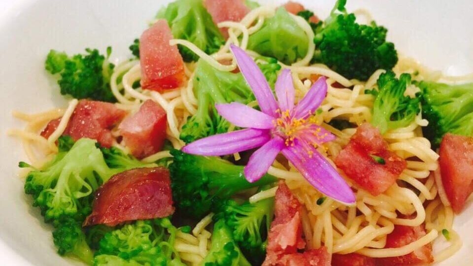 Mì xào lạp xưởng