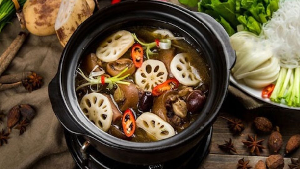 Đuôi heo hầm thuốc bắc