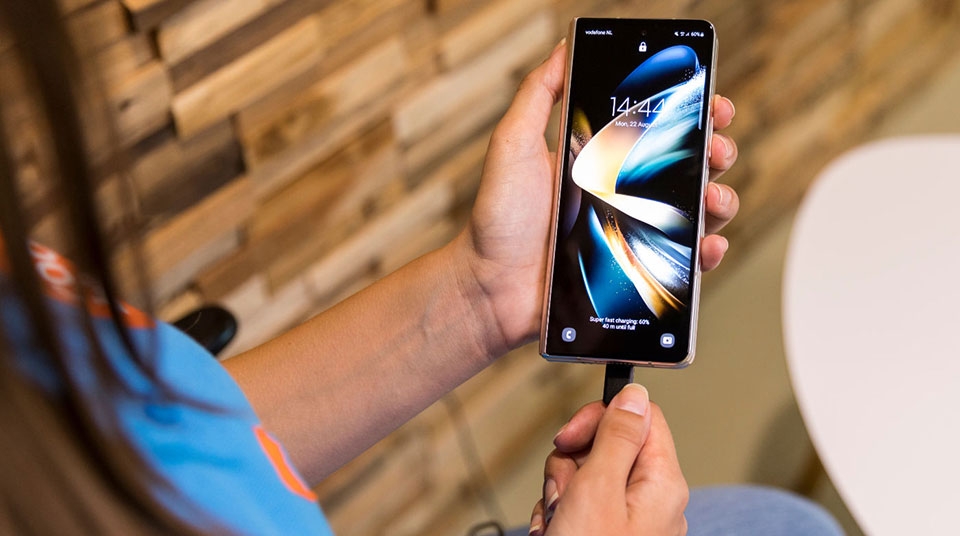 Sạc pin điện thoại mới - Ảnh 01