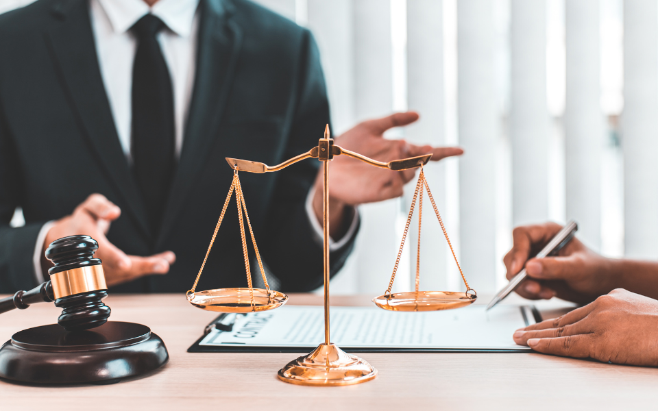 Kỹ năng giao tiếp cũng rất quan trọng khi học luật