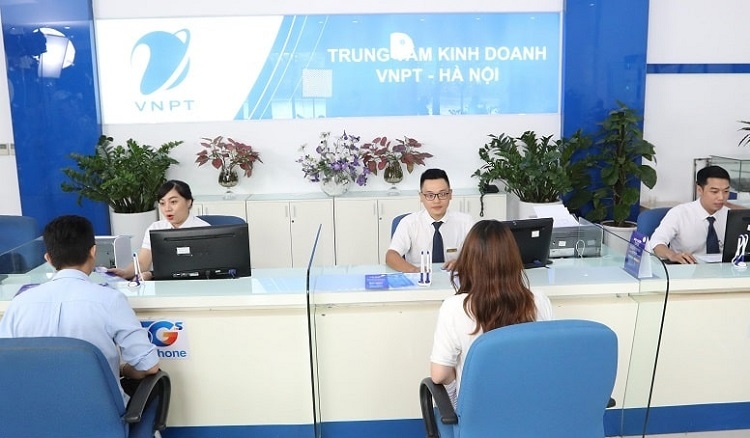 Đến trực tiếp cửa hàng VNPT để tra cứu mã khách hàng