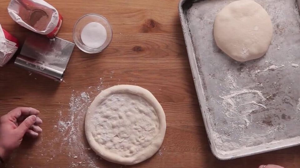 Bước 1: Làm đế bánh
