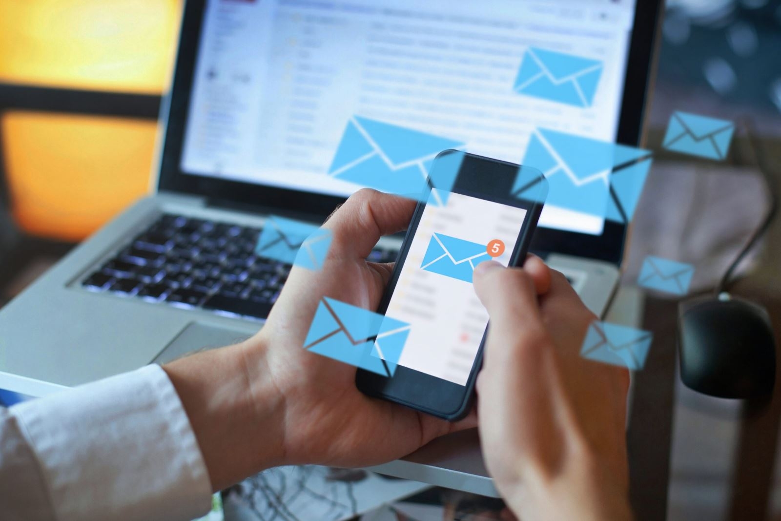Email gửi thông báo nội bộ