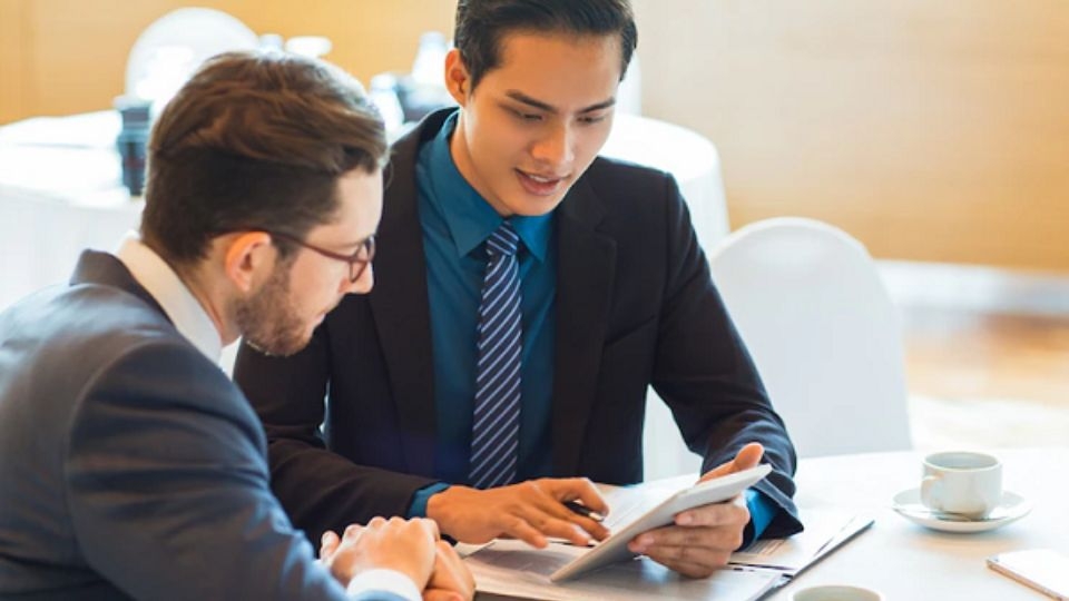 Cơ hội làm việc trái ngành của sinh viên ngành kinh tế tại Việt Nam