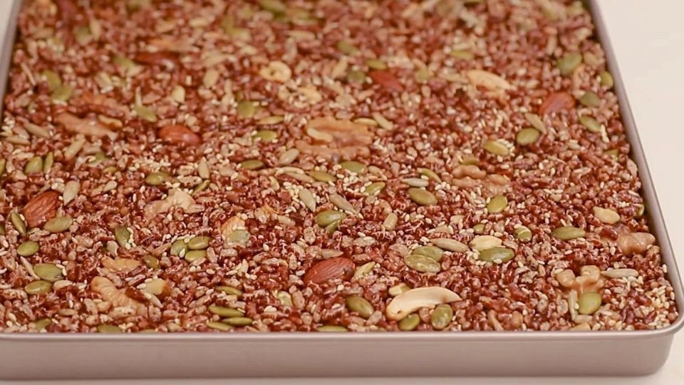 Cách làm bánh gạo lứt chà bông (2)