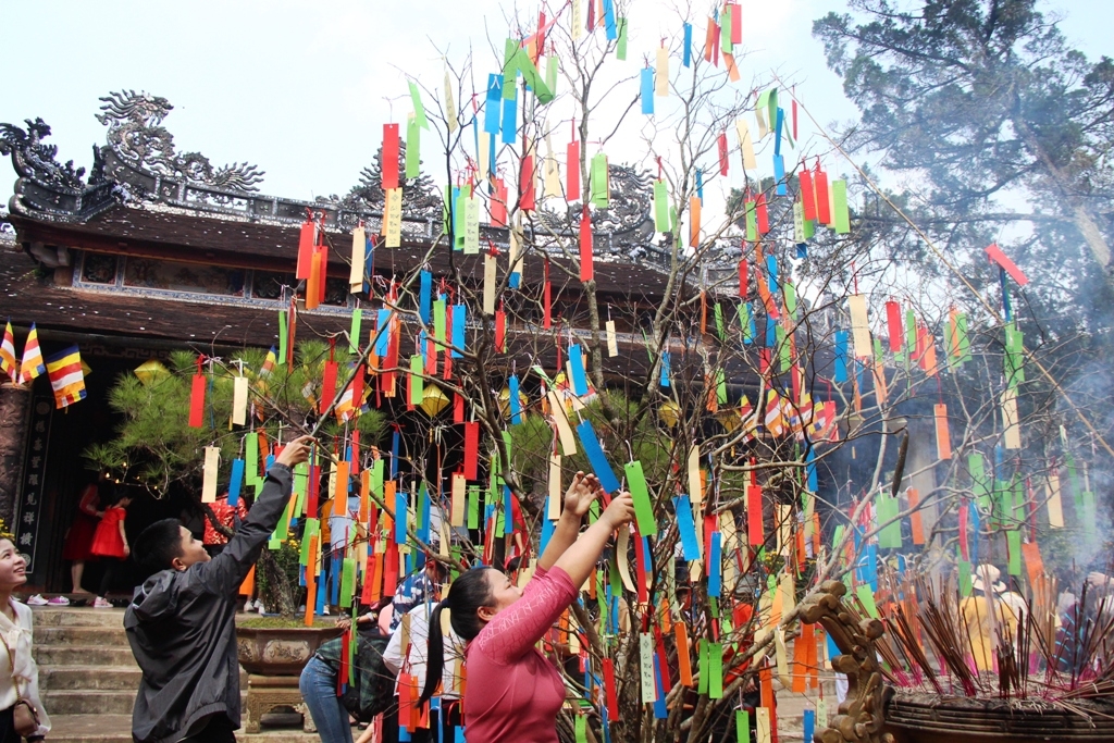 Đi lễ ngày Tết