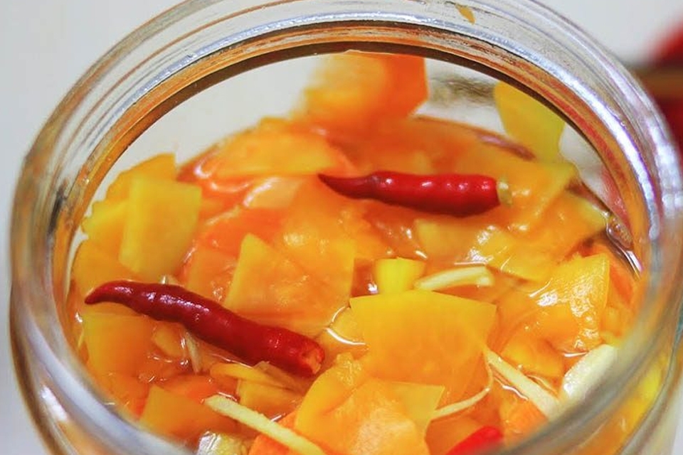 Ngâm đu đủ với nước mắm.