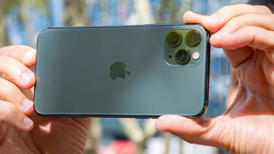 iPhone 11 Pro Max có giá cả khá tốt so với những chiếc điện thoại khác