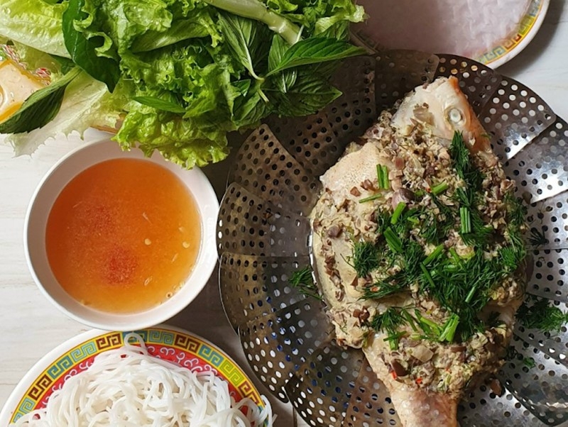 Cá diêu hồng hấp cuốn bánh tráng