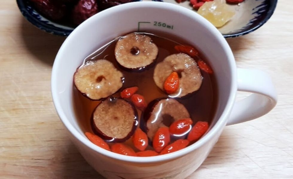 táo đỏ và hạt kỷ tử