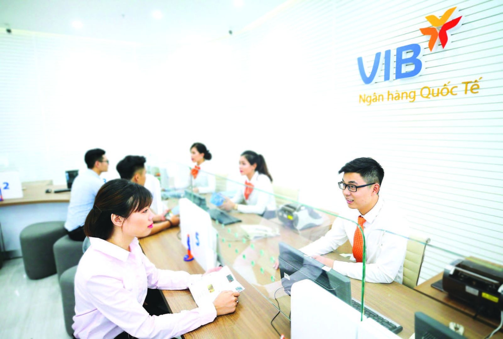 thẻ đen vib hình 8