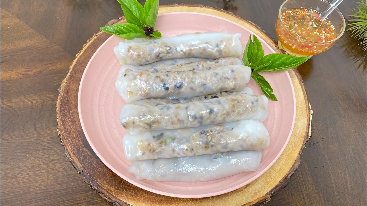 Cách làm bánh cuốn bằng bánh tráng nhân thịt và ruốc tôm