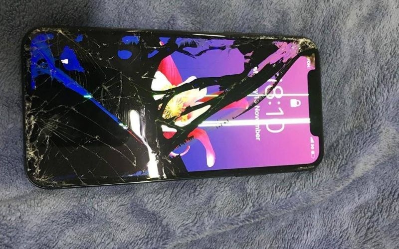 màn hình iPhone bị sọc 4