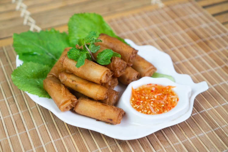 cách chiên chả giò đông lạnh