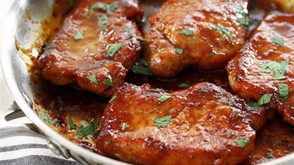 Thịt cốt lết sốt cà chua