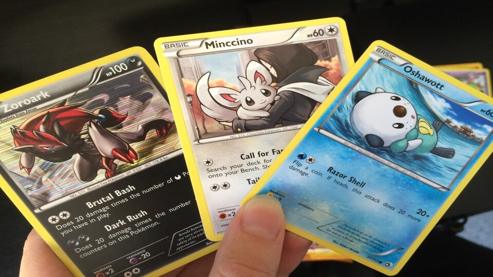 Sử dụng thẻ bài Năng Lượng đặt dưới một Pokemon cơ bản