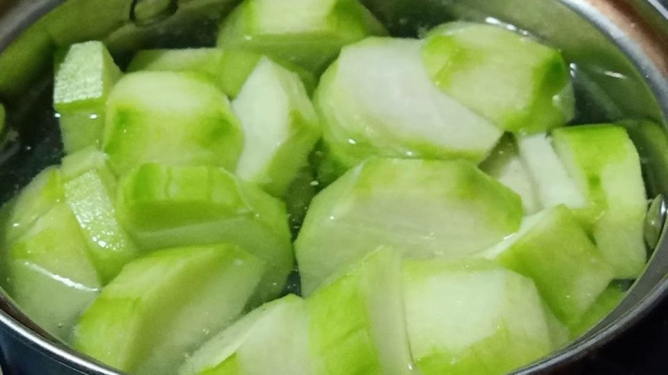 Cách luộc bầu chấm chao (3)