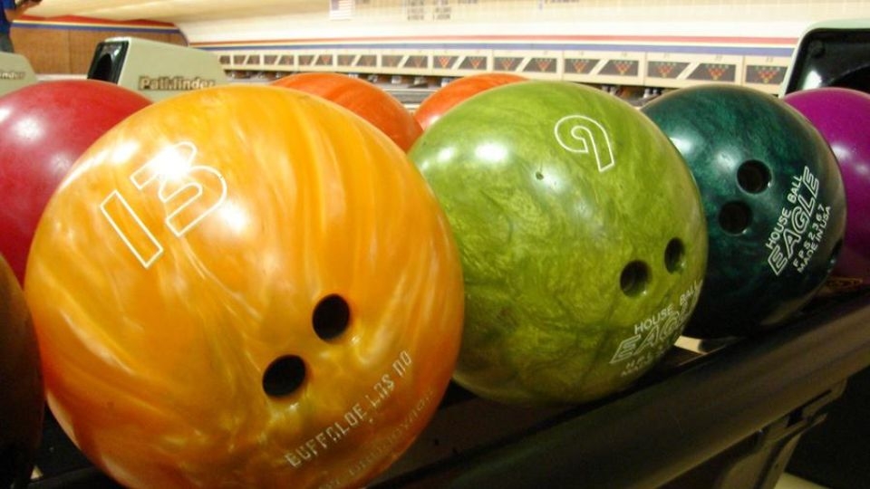 Cách chọn bóng Bowling