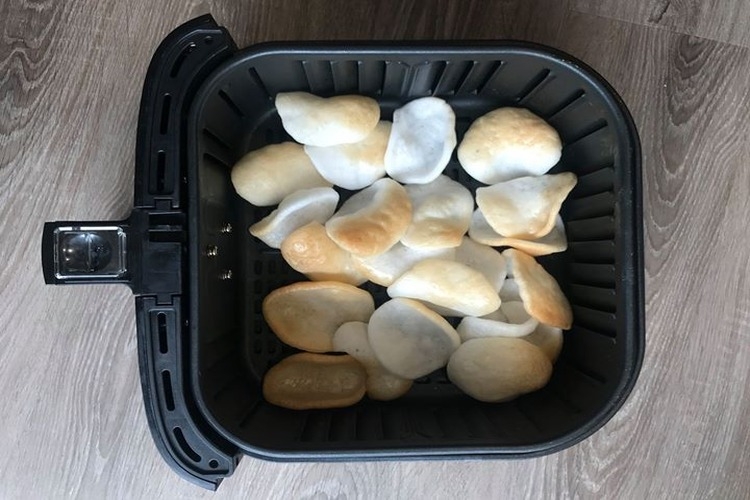 Cách chiên bánh phồng tôm bằng nồi chiên không dầu