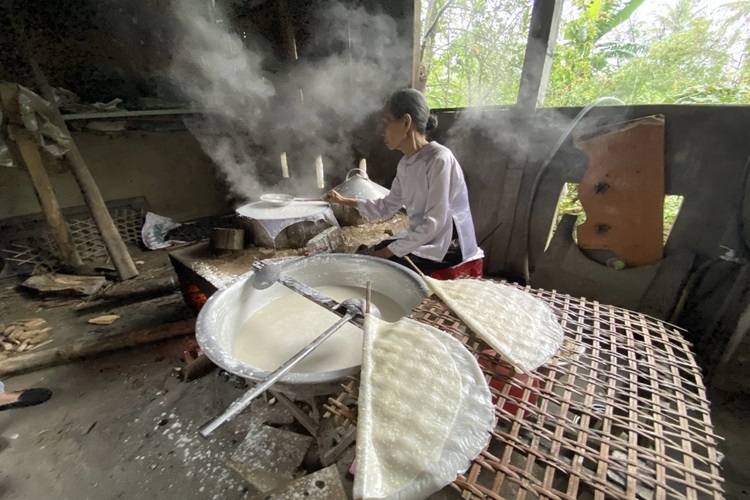 Cách làm mềm bánh tráng phơi sương đậm đà hương vị Tây Ninh cực dễ, ai cũng thực hiện được 2