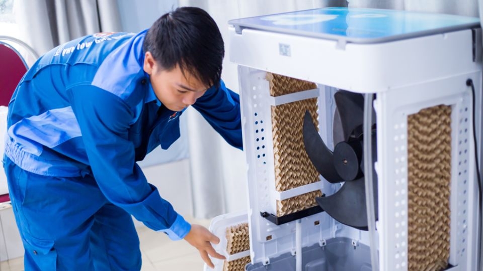 Vệ sinh máy bơm nước