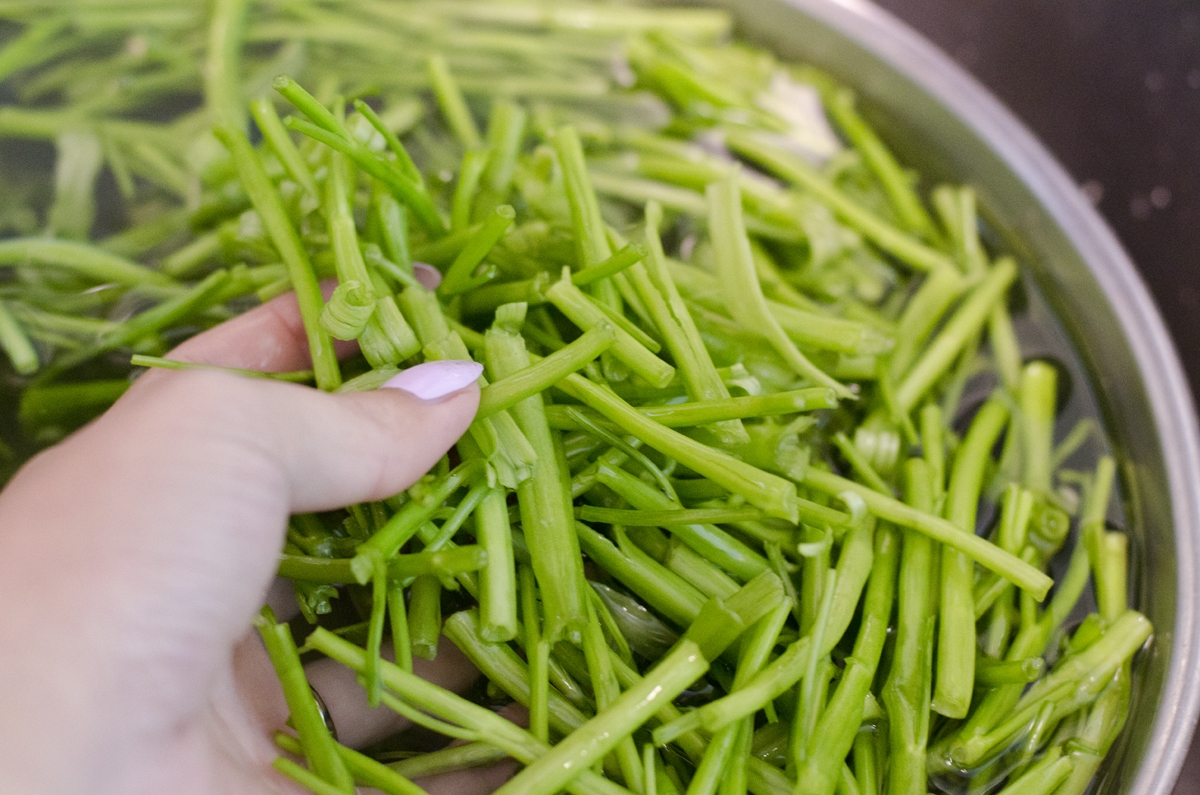 Cách làm rau muống ngâm chua ngọt 3