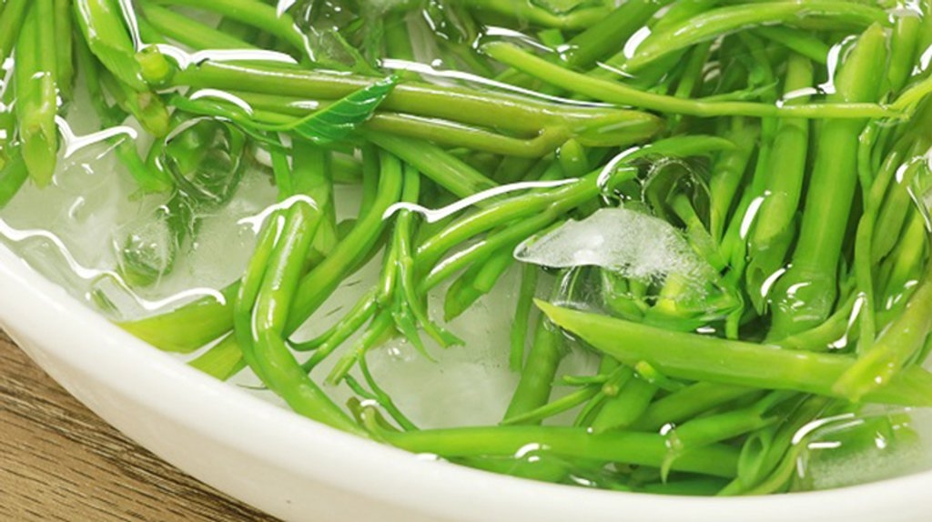 Cách làm rau muống ngâm chua ngọt 4