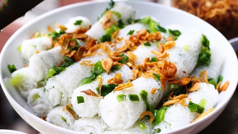Bánh hỏi là món bánh đặc sản của vùng ven biển Nam Trung Bộ.