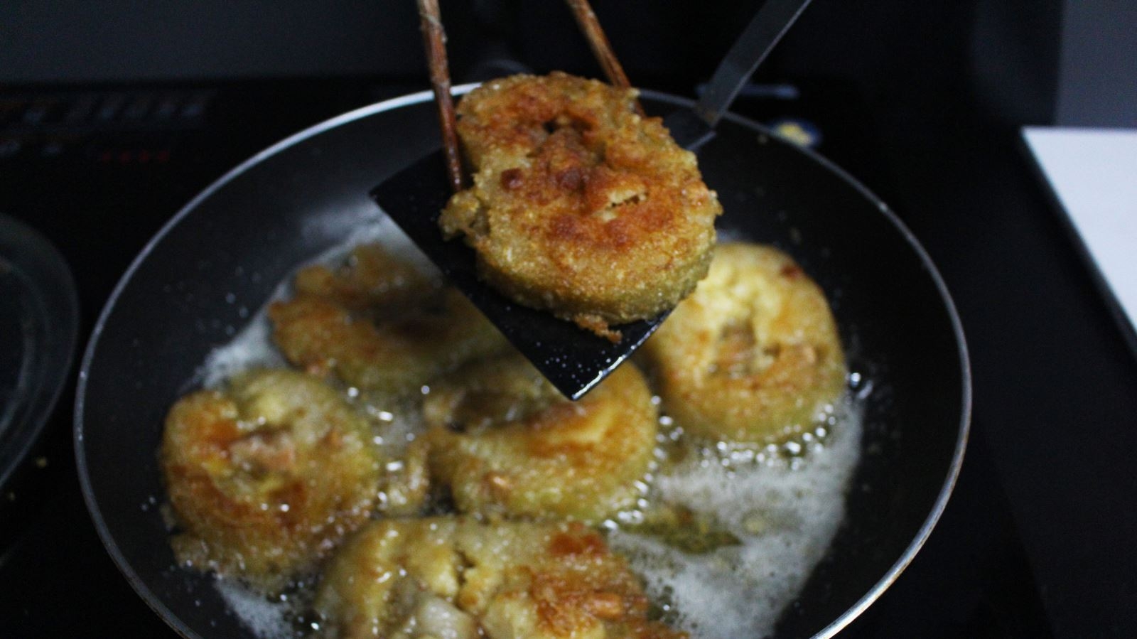 Bánh tét chiên dầu