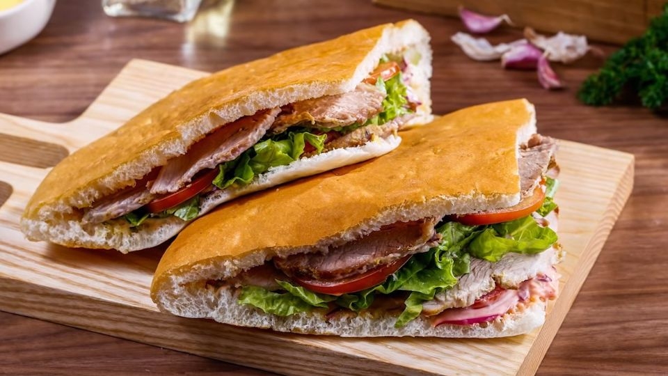 Bánh mì Kebab thịt heo giòn thơm, bùi béo