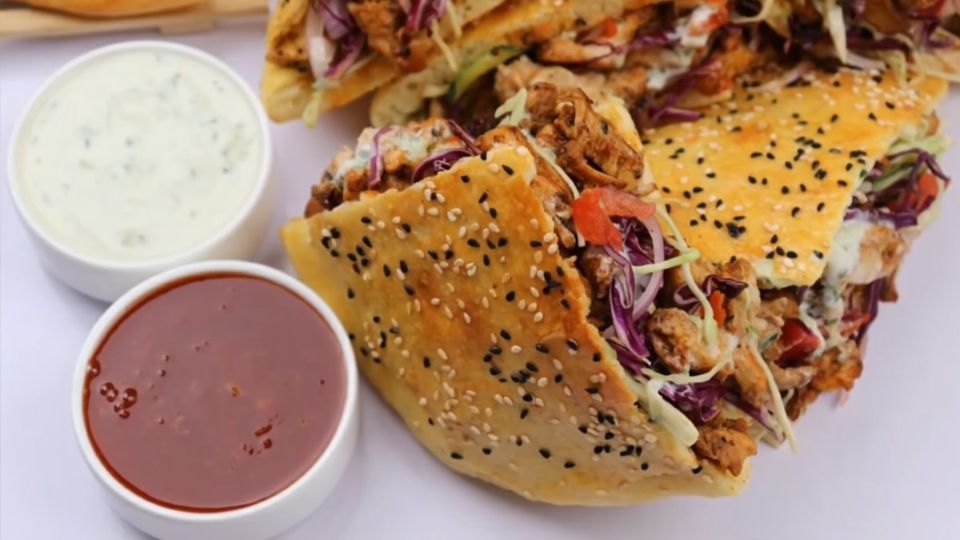 Bánh mì Kebab thịt gà chuẩn vị phương Tây