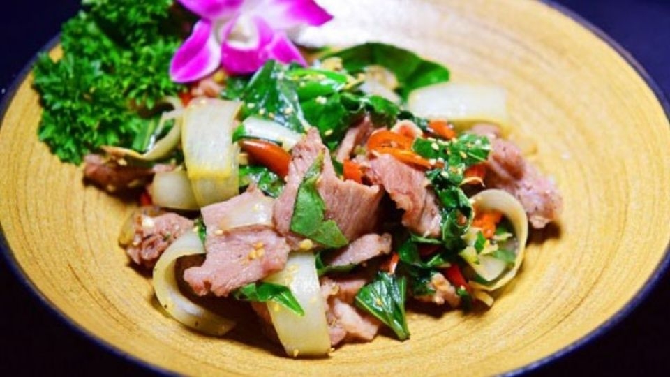 Thịt lợn xào lá lốt