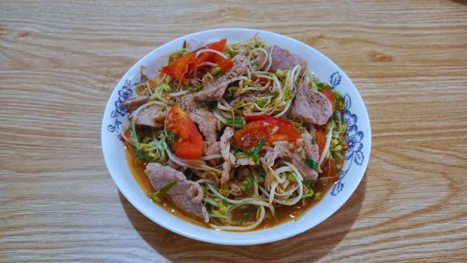 Thịt lợn xào giá đỗ