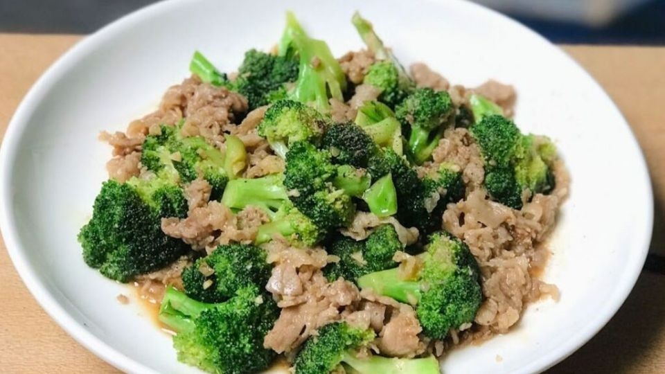 Thịt lợn xào súp lơ