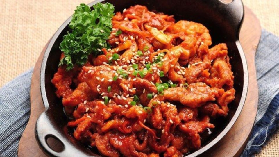 Thịt lợn xào cay Hàn Quốc