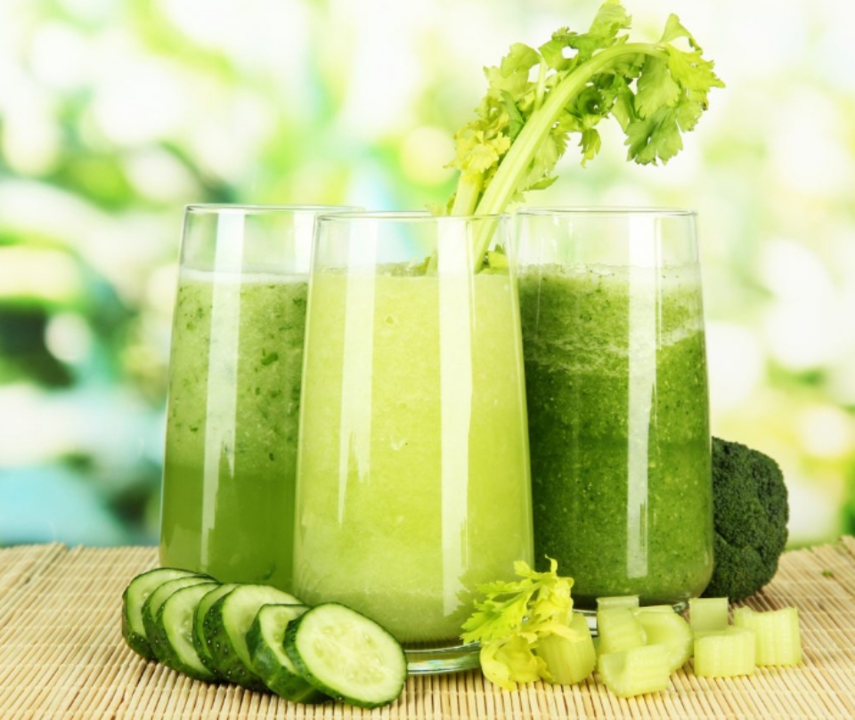 Uống nước rau cần để giảm say và tránh việc đau đầu