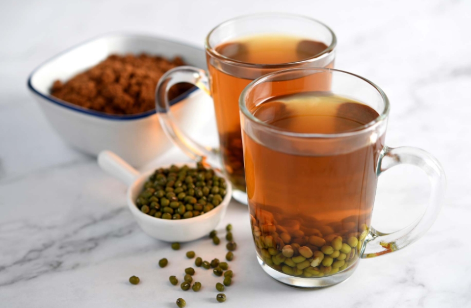 Có thể cân nhắc uống nước đậu xanh cùng muối