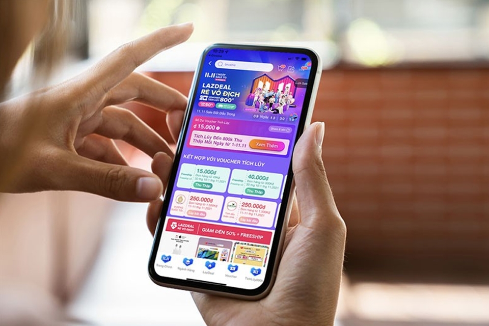 Lazada mang đến sự tiện lợi cho người mua hàng trực tuyến.