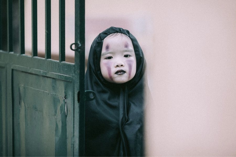 em bé hóa trang vô diện