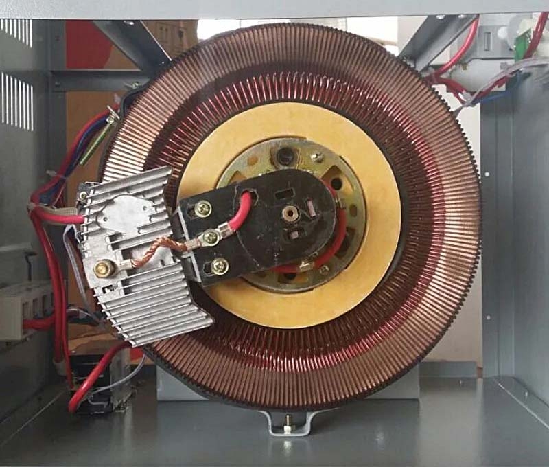 Tại sao nên dùng ổn áp cho các thiết bị điện? Khi sử dụng ổn áp cần lưu ý những gì? 2