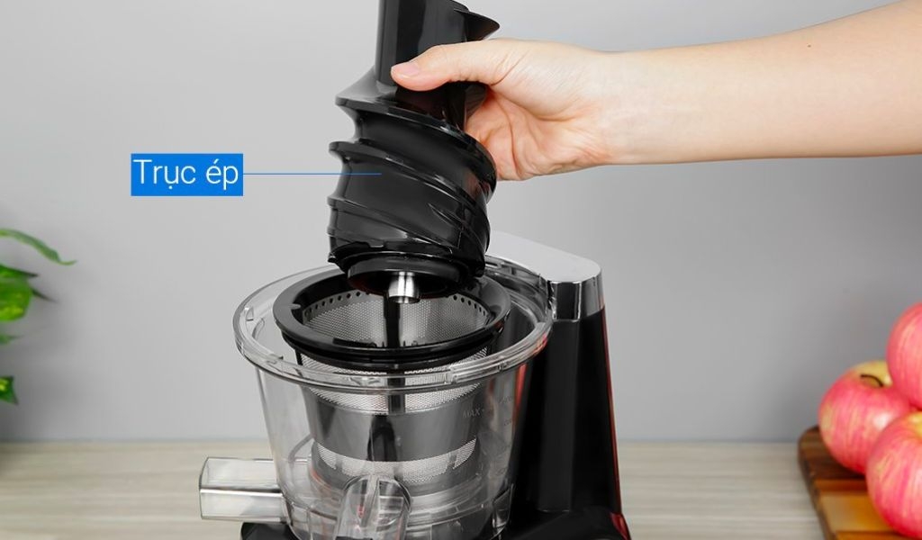 Hướng dẫn cách sử dụng máy ép chậm Elmich chi tiết để tạo ra ly nước ép bổ dưỡng 4