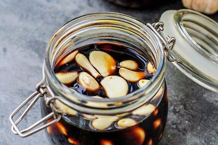 Bật mí cách làm tỏi ngâm nước tương ngay tại nhà giúp hỗ trợ sức khỏe cực tốt - Hình 1