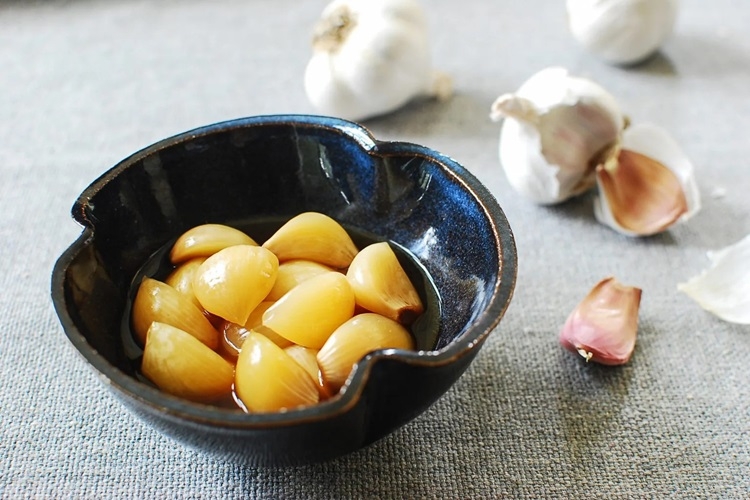 Bật mí cách làm tỏi ngâm nước tương ngay tại nhà giúp hỗ trợ sức khỏe cực tốt - Hình 5