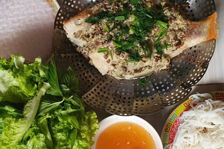 Thành phẩm cá diêu hồng hấp cuốn bánh tráng