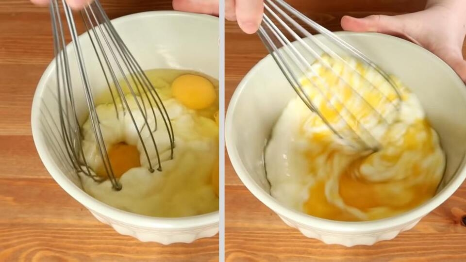 Trộn hỗn hợp trứng và sữa chua