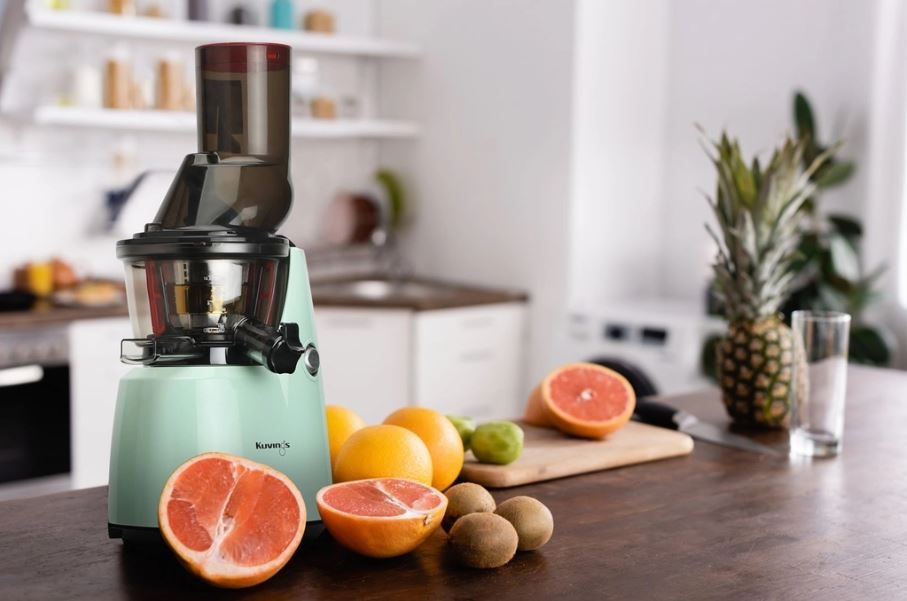 so sánh máy ép chậm Hurom và Kuvings - hình 5