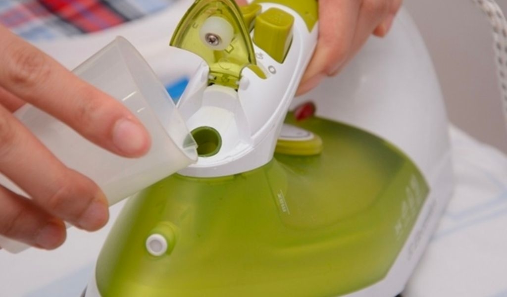 Bàn ủi hơi nước có ủi khô được không? Gợi ý các một sản phẩm chất lượng, nên mua 1